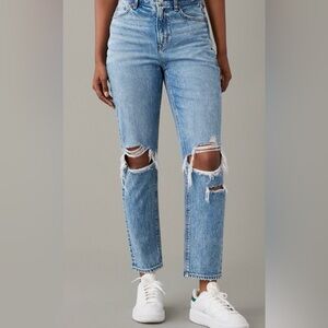 American Eagle Strigid Ripped Mom Jean in Size 12 NWT